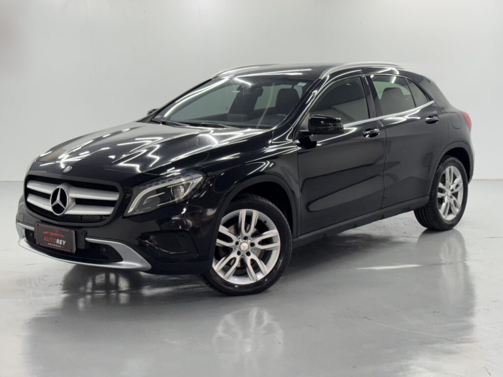 MERCEDES-BENZ GLA 200